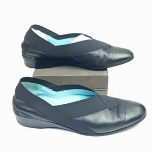 Thierry Rabotin Black soft leather size 42 elastic trim comfort office w…